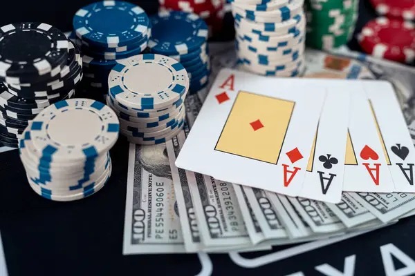 pisang123 alternatif mobile app on Android and iOS screens showing live dealer interface